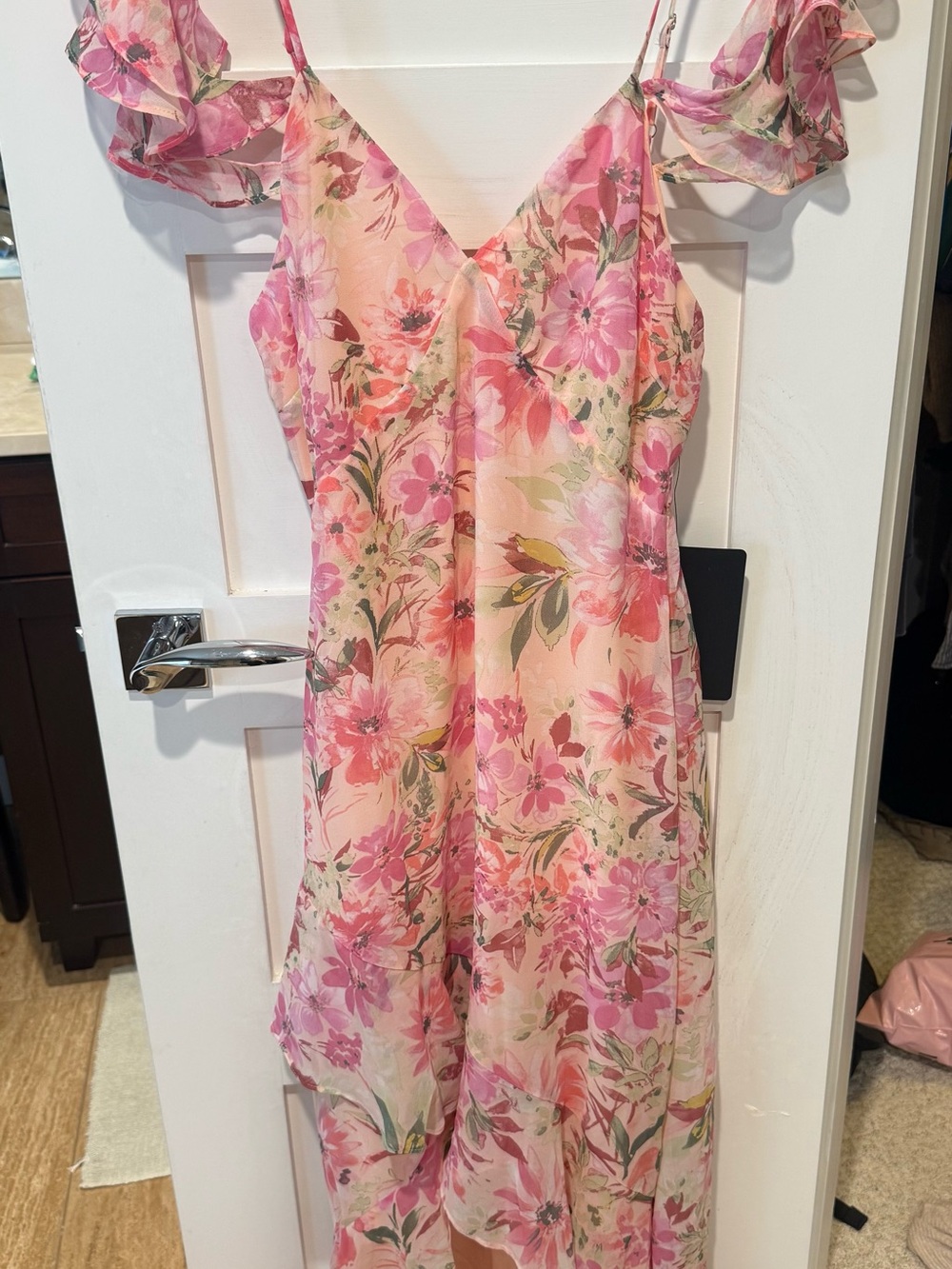 NWT Lulu’s Floral Pink V-Neck Dress